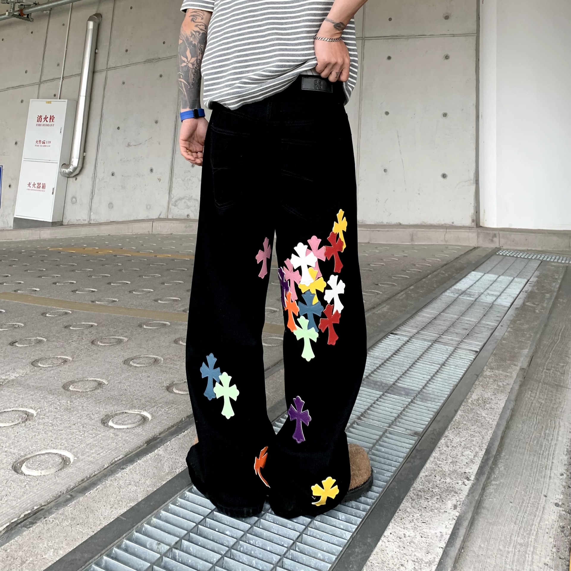 柄 パンツ 十字架刺繍ワイドパンツ