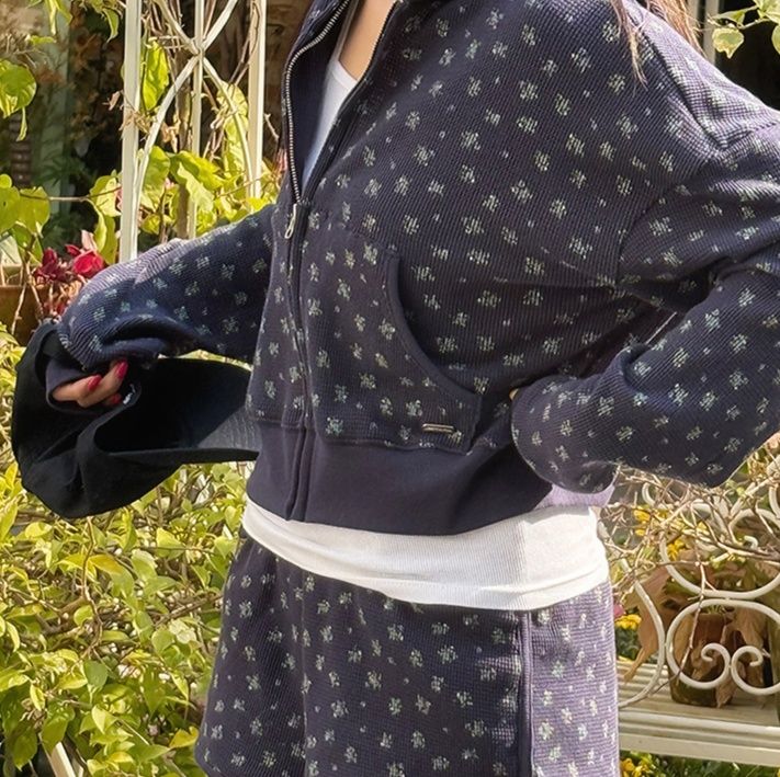 柄 パンツ 小花模様のセットアップ