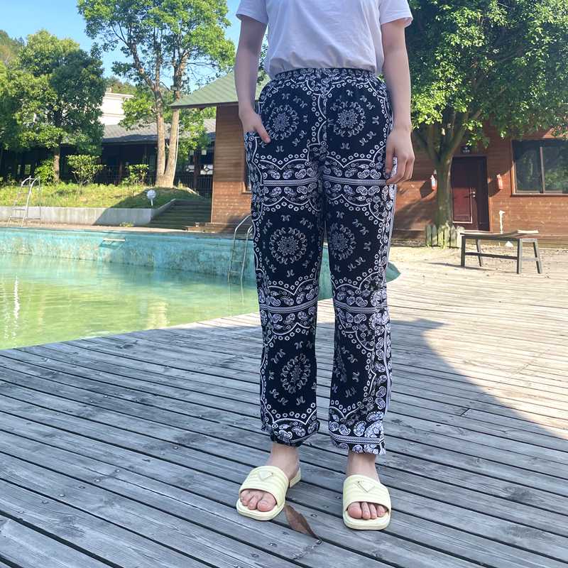異国情緒漂う！エスニック柄パンツのおすすめ6選