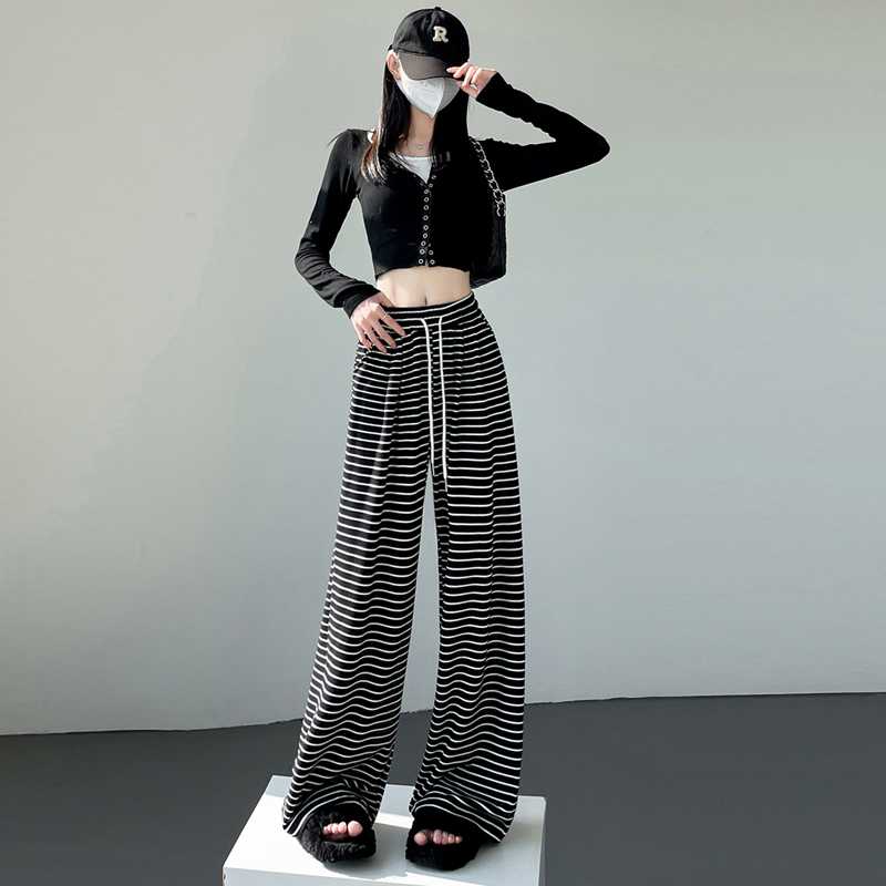 高級感漂うダマスク柄パンツで叶える上品スタイル！エレガントな大人の着こなし5選