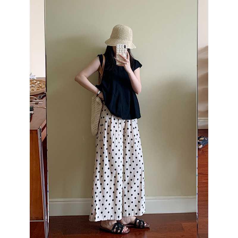 涼しげで上品な印象に！リネン柄パンツで叶える快適おしゃれスタイル5選