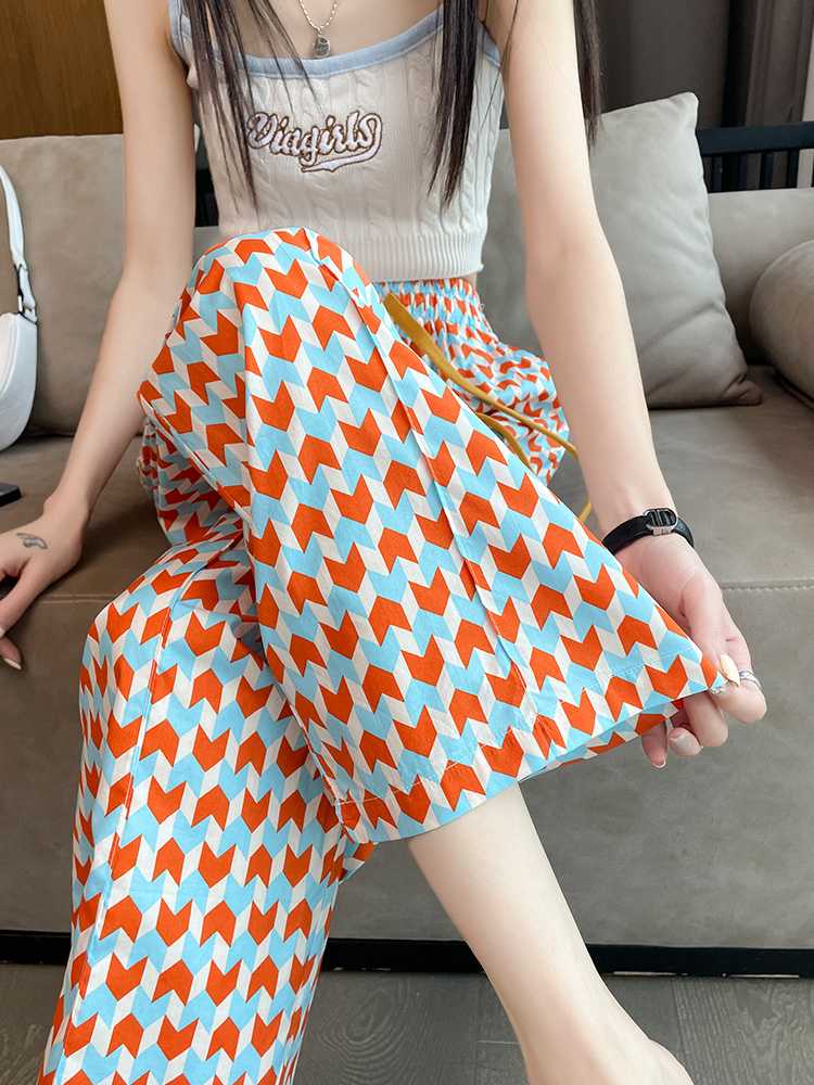 幾何学柄模様が入ったパンツで印象をガラリと変える！毎日のコーデが楽しくなる5選