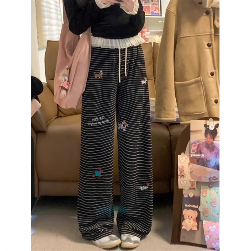 柄 パンツ くまの刺繍入りストライプワイドパンツ
