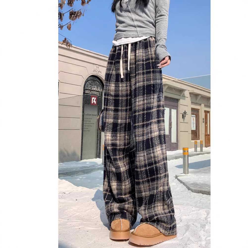 暖かさも重視した黒のチェックパンツ5選