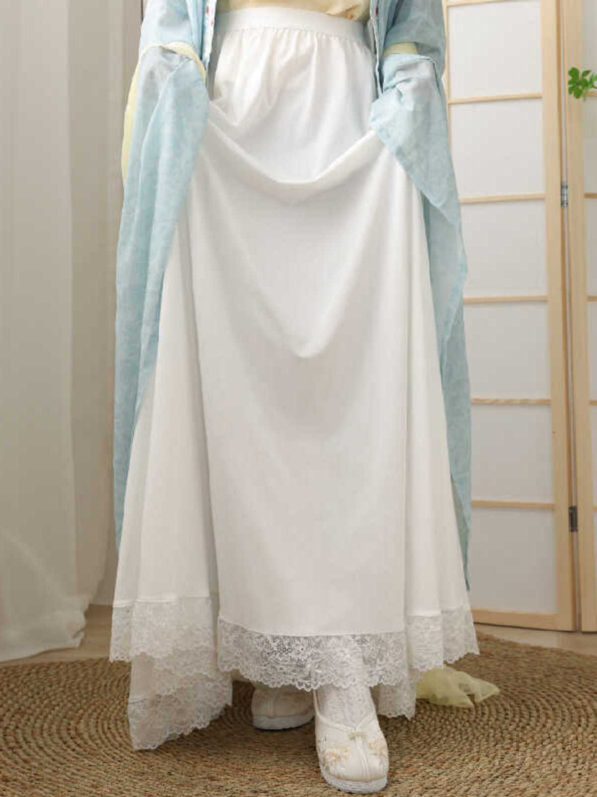 ペチコートをロングスカートから見せるおすすめ15選