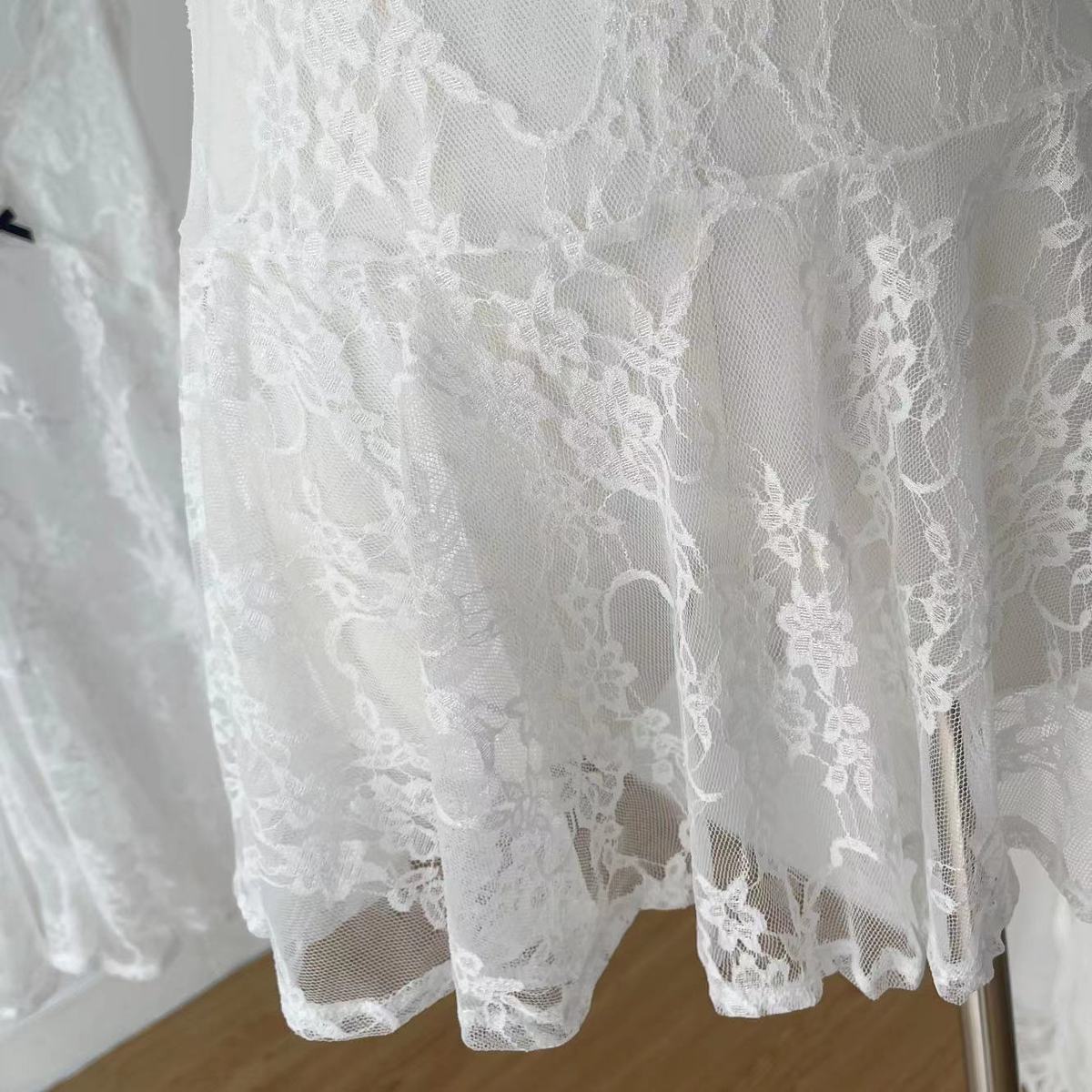 総レースホルターネック裾フレアペチコートワンピース