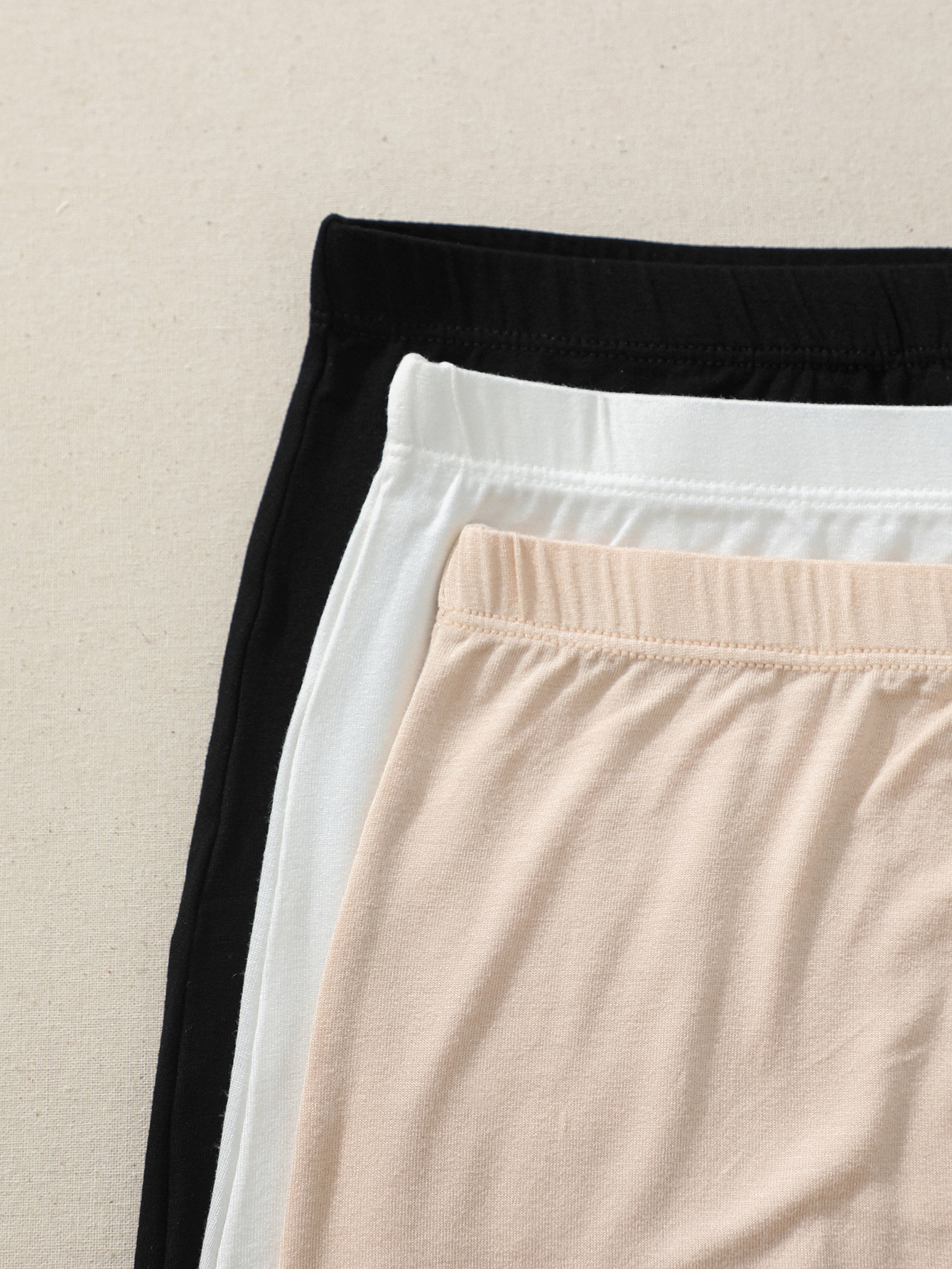 裾レース装飾付きタイトペチコートスカート