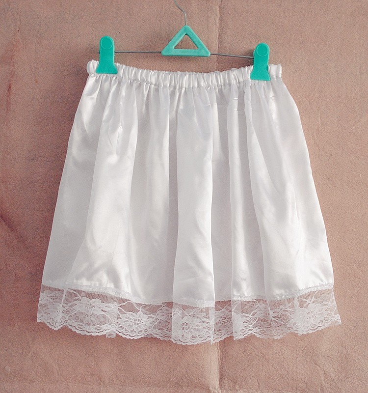 ペチコート 裾花柄レース付き光沢サテンペチコート