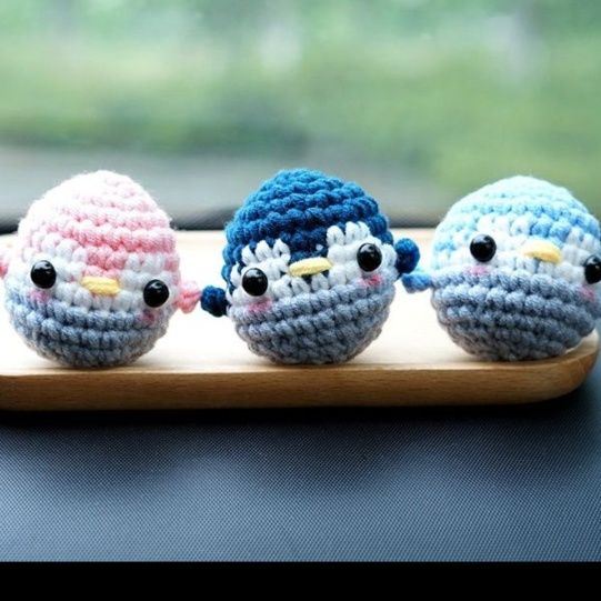 ペンギングッズ・ペンギンぬいぐるみ 手編みころころペンギンキーホルダー