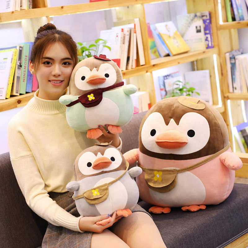 ペンギングッズ・ペンギンぬいぐるみ お花のポシェット付きペンギンぬいぐるみ