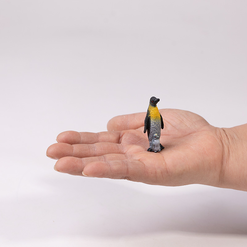 超リアル！ペンギンファミリーフィギュアセット