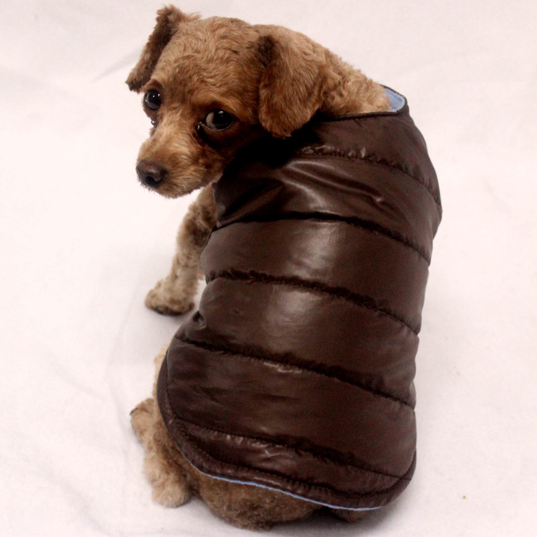 犬服 リバーシブル仕様の軽量キルティング犬用防寒ベスト