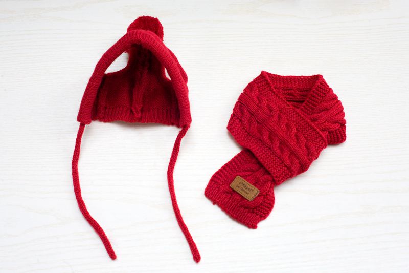 犬服 もこもこぼんぼん付きニット帽とマフラーのセット