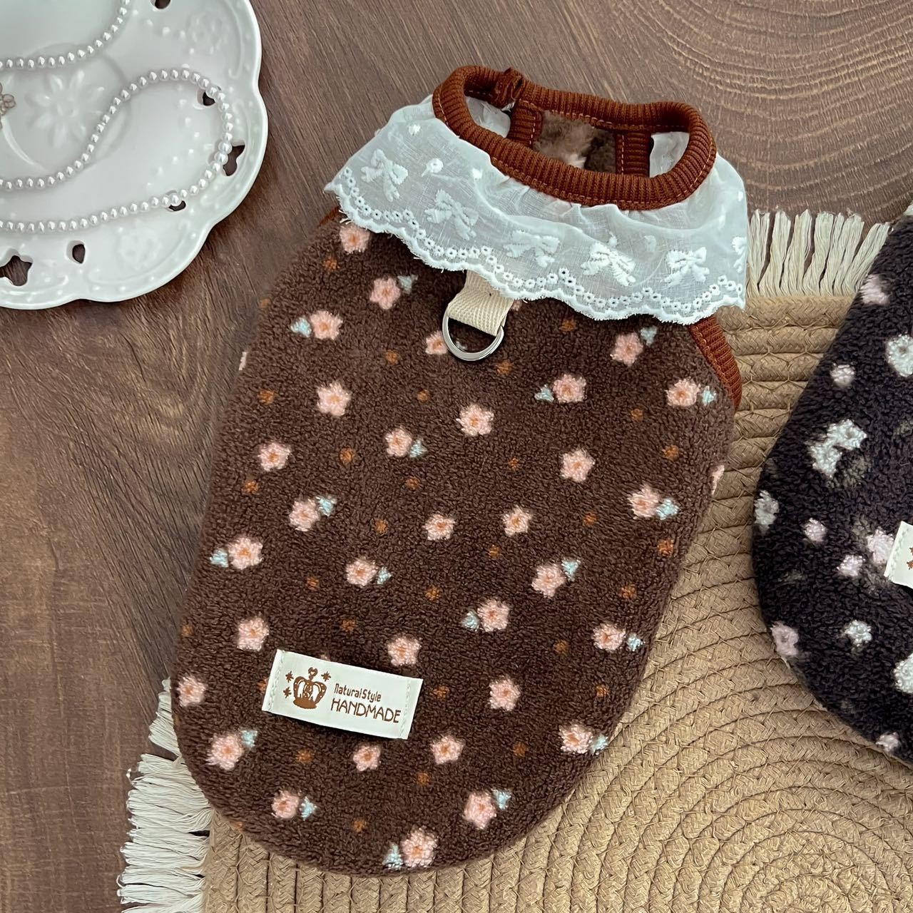 犬服 小花柄レース襟付きもこもこ手作りトレーナー
