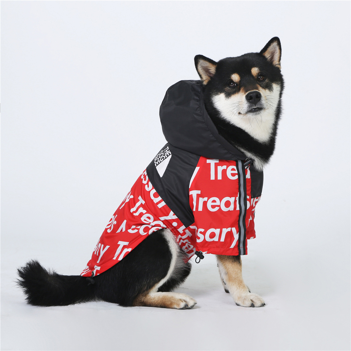 犬服 総柄ロゴプリント フード付き犬用レインコート