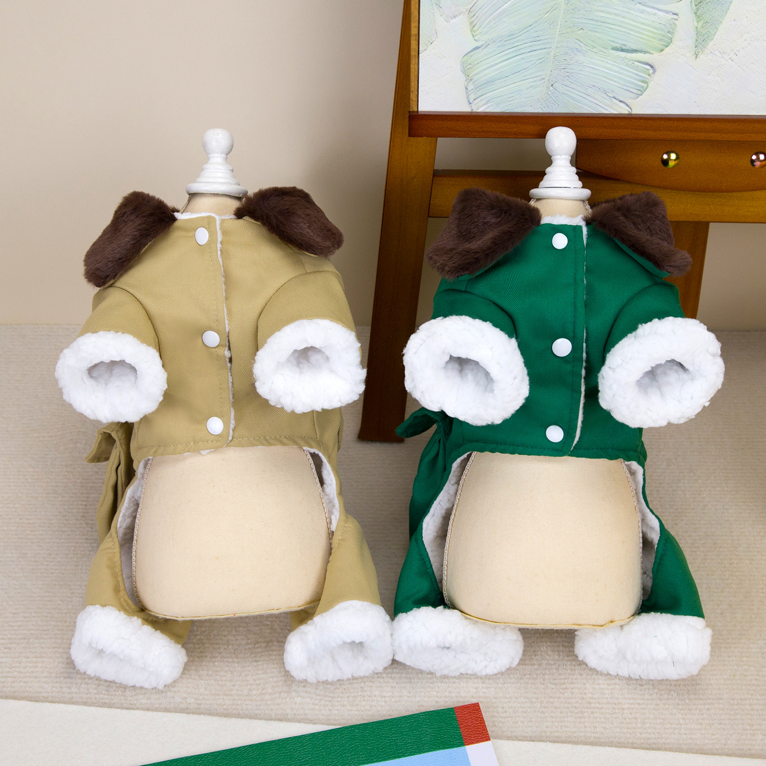 犬服 星刺繍入りダブルボタン襟付き四足犬服コート