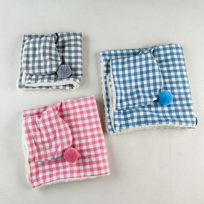 犬服 チェック柄ボンボン付きもこもこ裏地パーカー