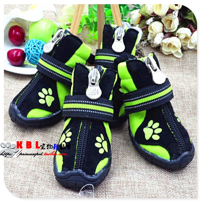 犬服 肉球刺繍入り面ファスナー式運動靴