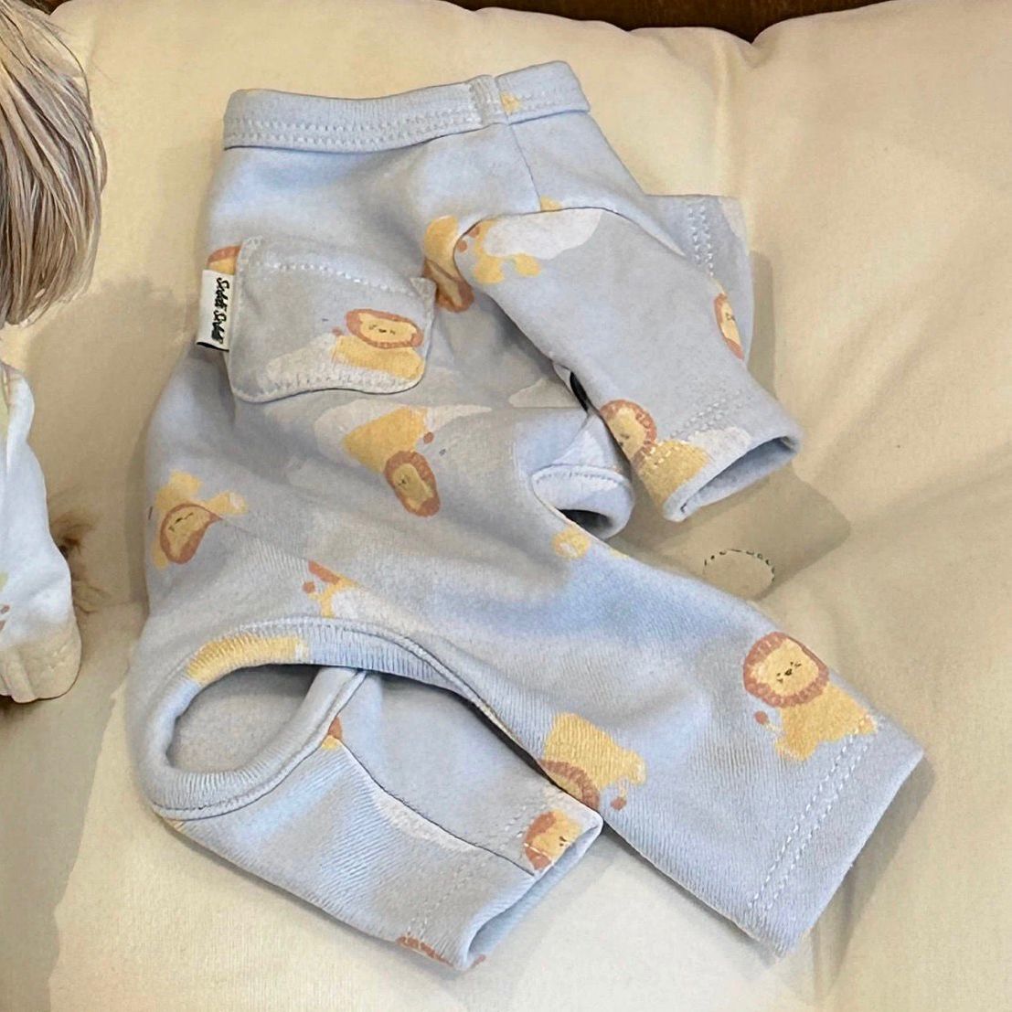 犬服 可愛いらいおん柄四足ルームウェア