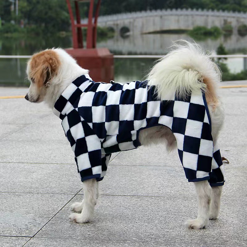 犬服 市松模様のもこもこ四つ足つなぎトレーナー