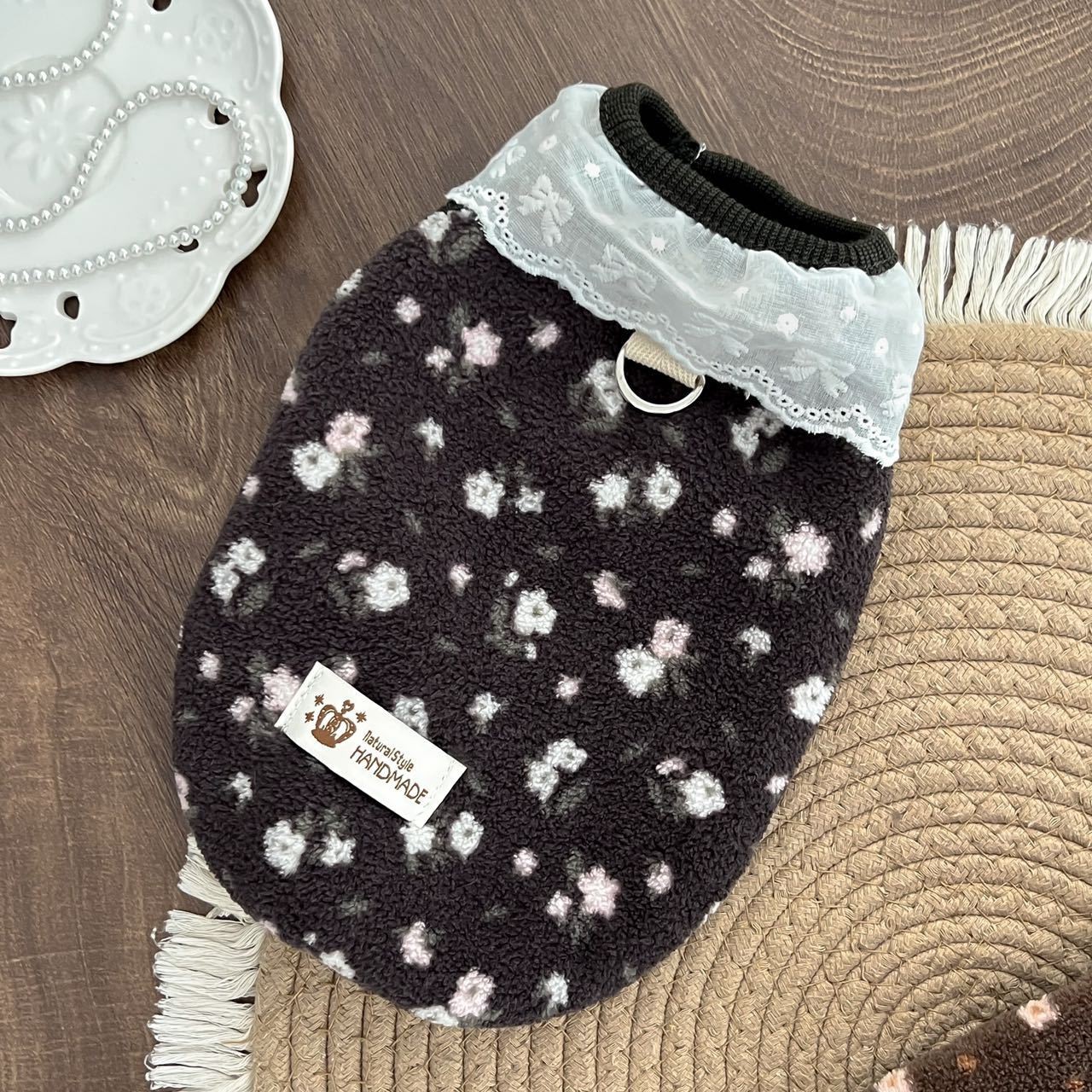 犬服 小花柄レース襟付きもこもこ手作りトレーナー