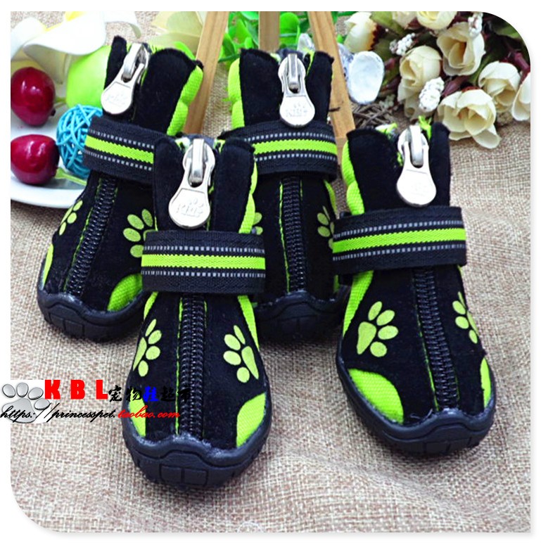 犬服 肉球刺繍入り面ファスナー式運動靴