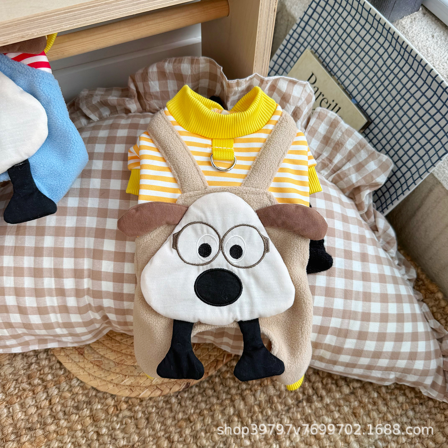 犬服 眼鏡わんちゃんアップリケもこもこつなぎ