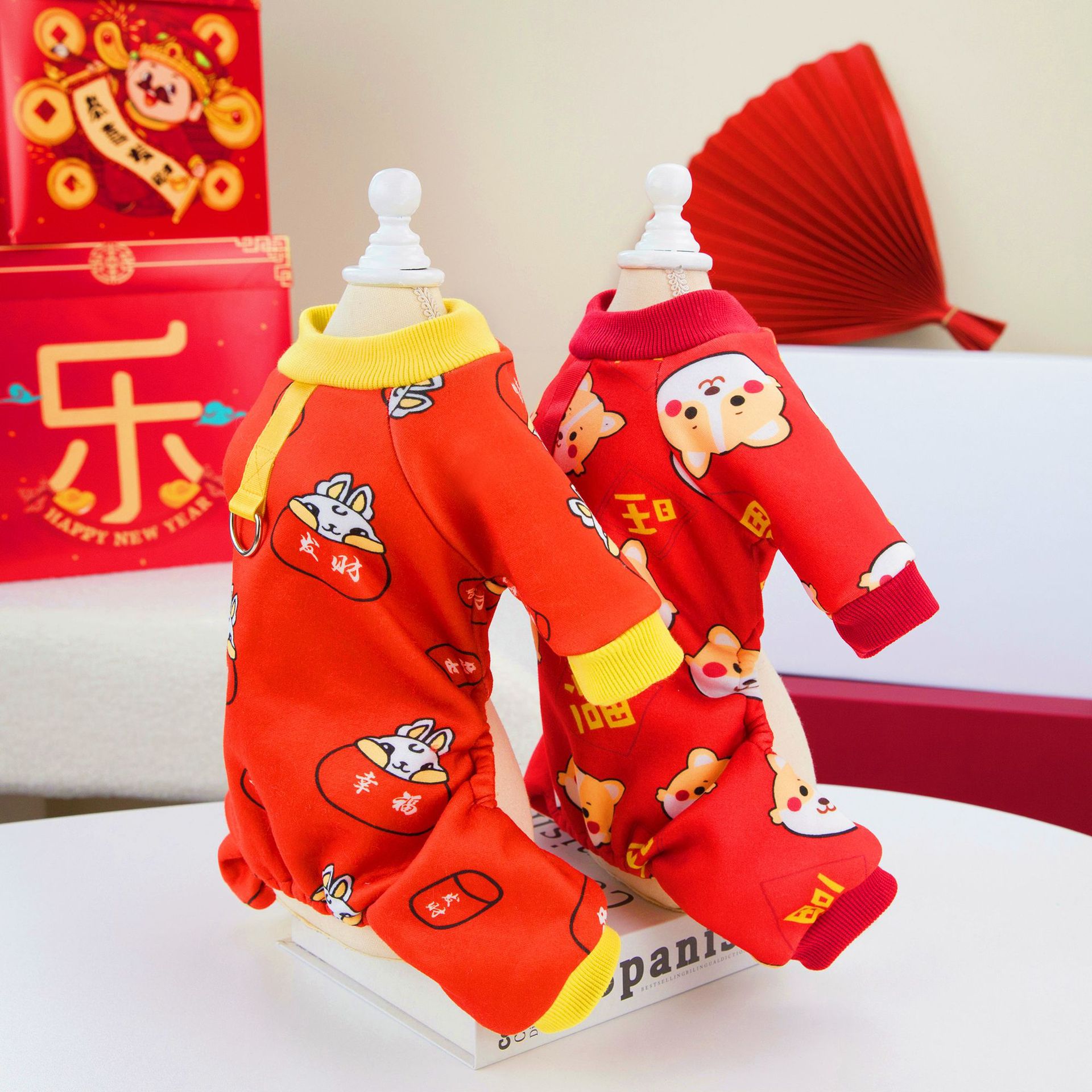 犬服 招福柴犬総柄新春お祝い四つ足トレーナー