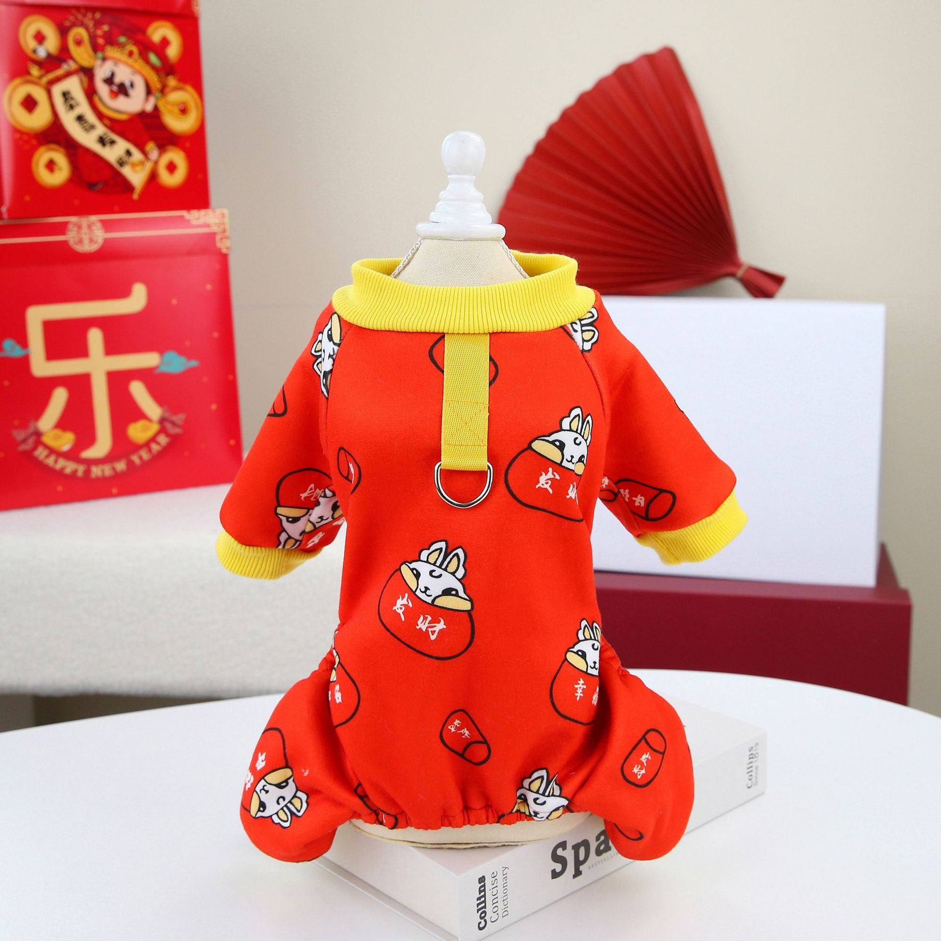 犬服 招福柴犬総柄新春お祝い四つ足トレーナー