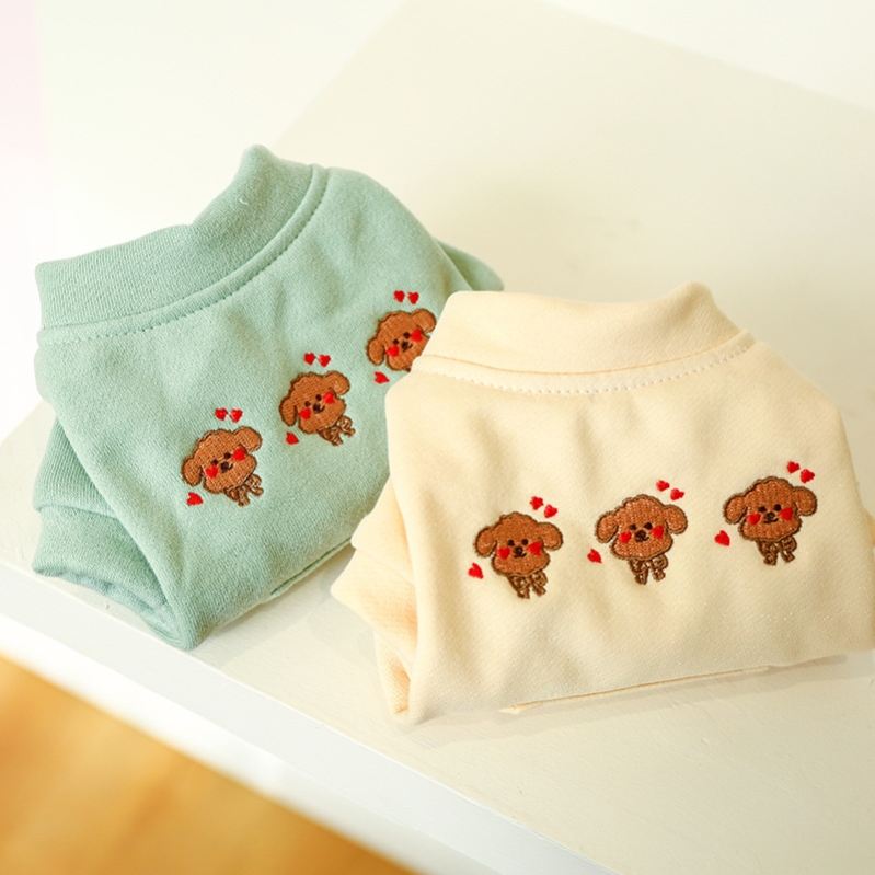 犬服 愛らしい子犬刺繍入りふわふわ裏起毛トレーナー