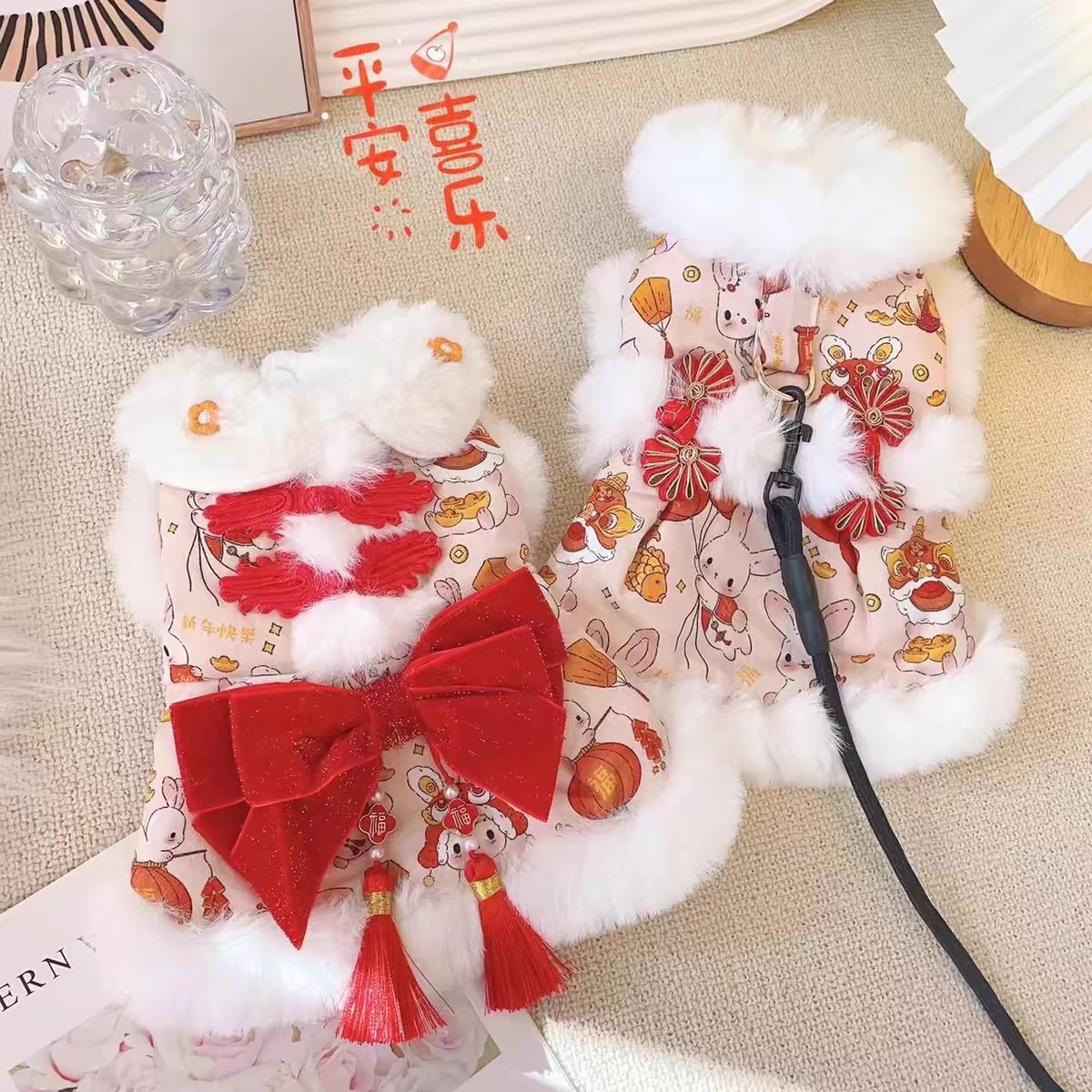 犬服 新春招福うさぎ柄ファー付き華やかワンピース