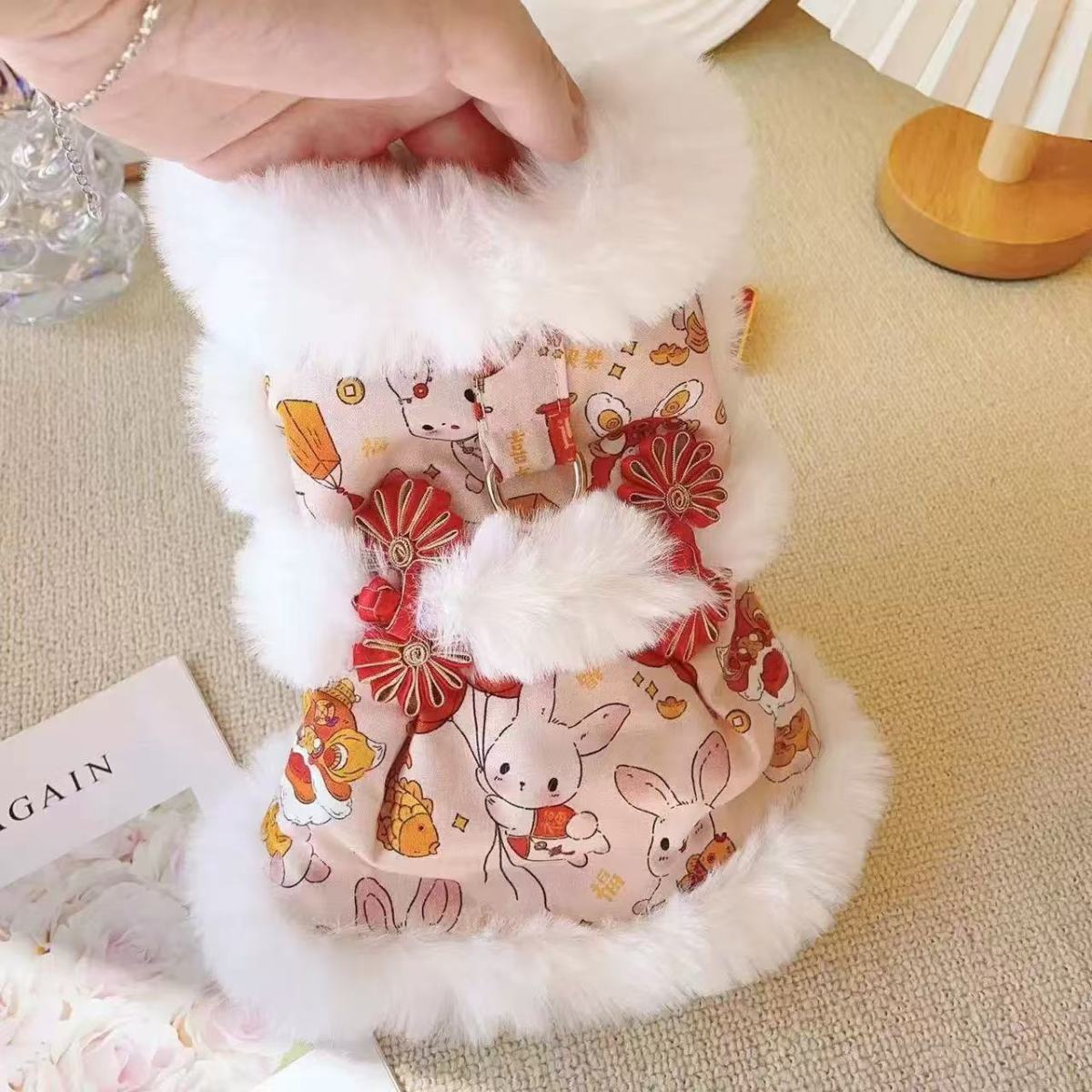 犬服 新春招福うさぎ柄ファー付き華やかワンピース
