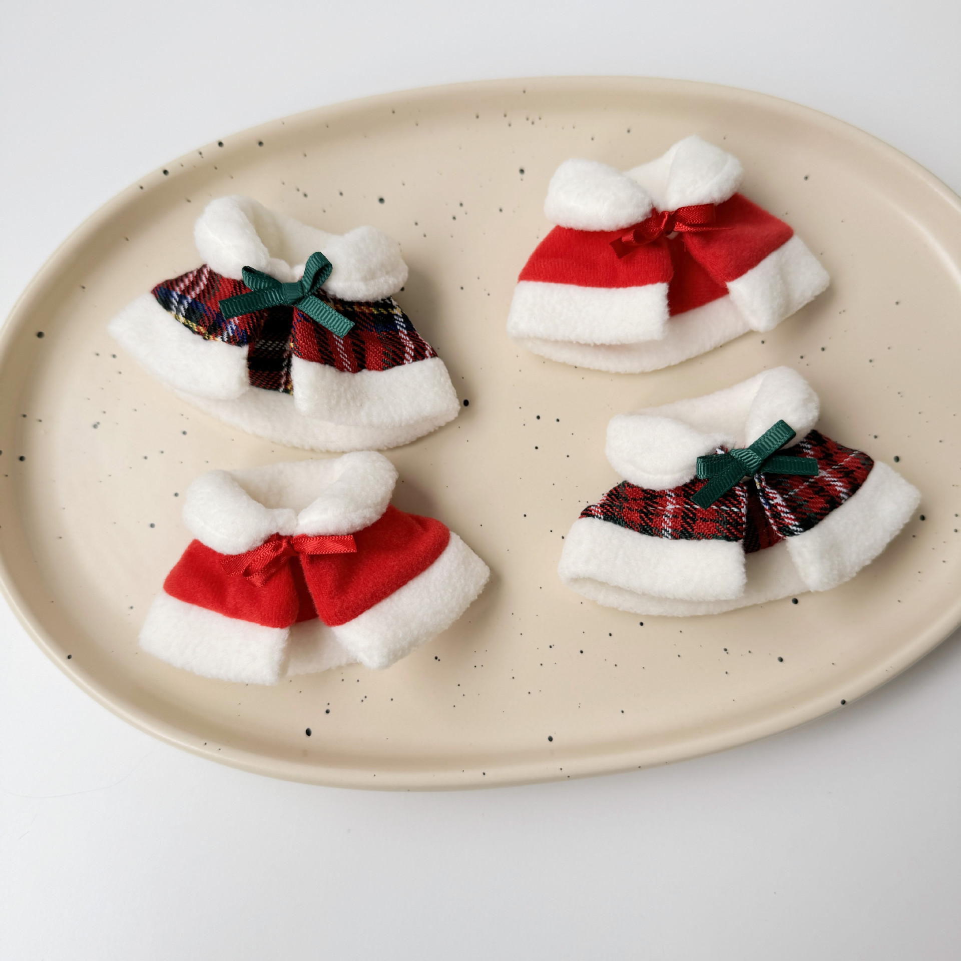 【10cm】ぬいぐるみ服 もこもこファー付き冬の赤色ケープ