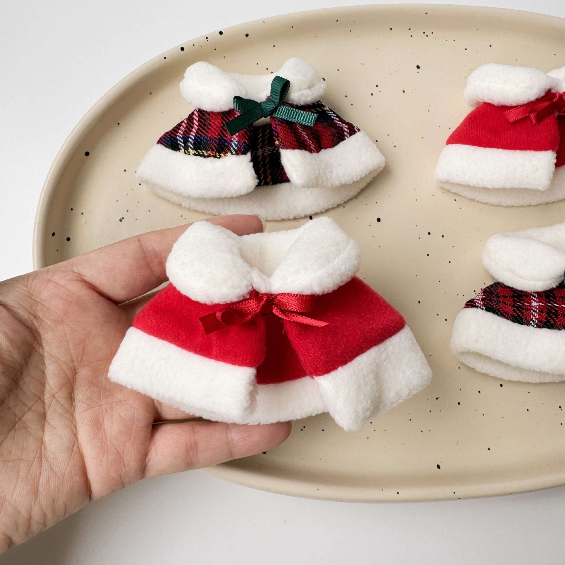 【10cm】ぬいぐるみ服 もこもこファー付き冬の赤色ケープ