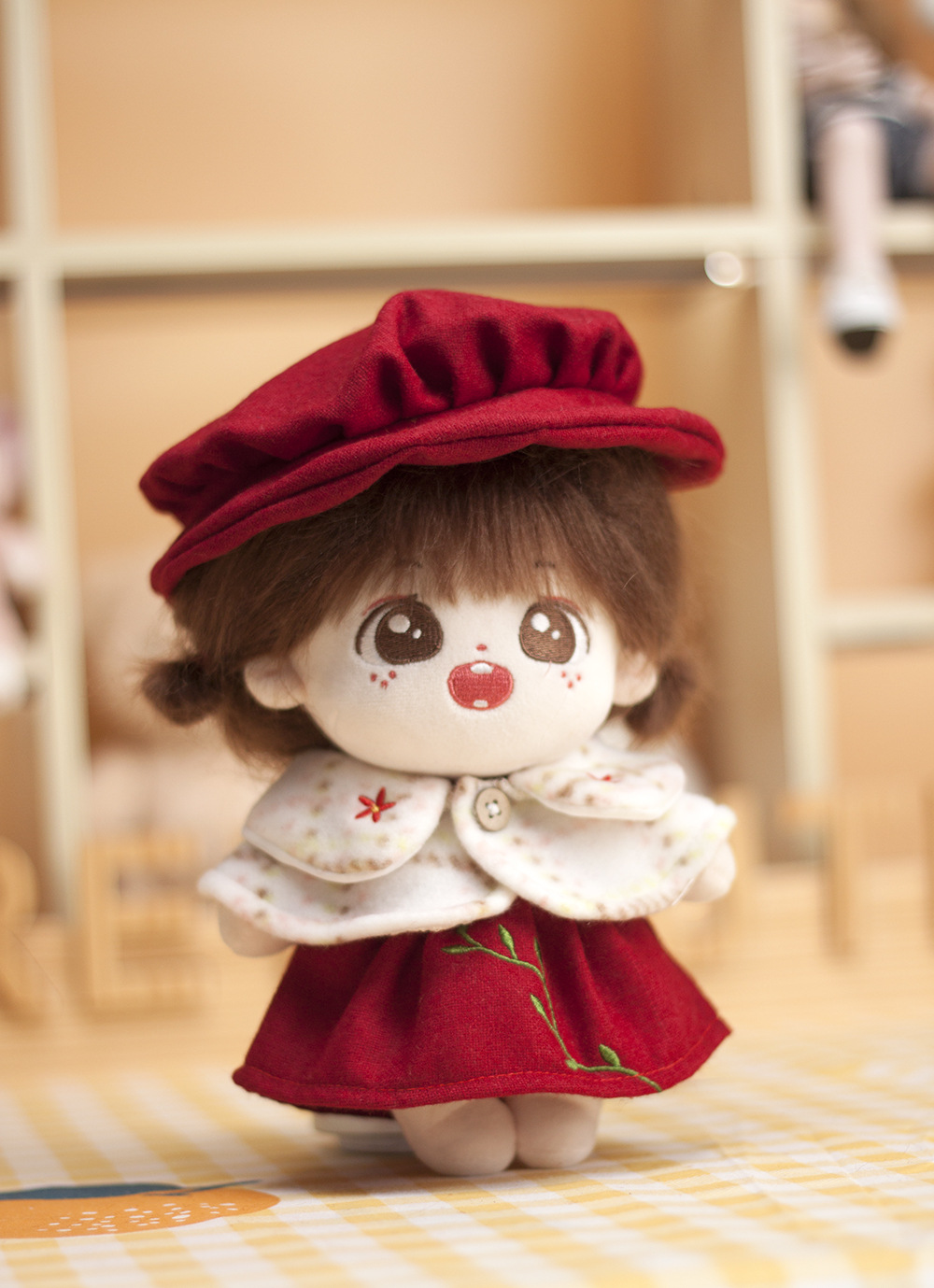 【20cm】ぬいぐるみ服 　冬のふんわりケープと赤色ワンピース