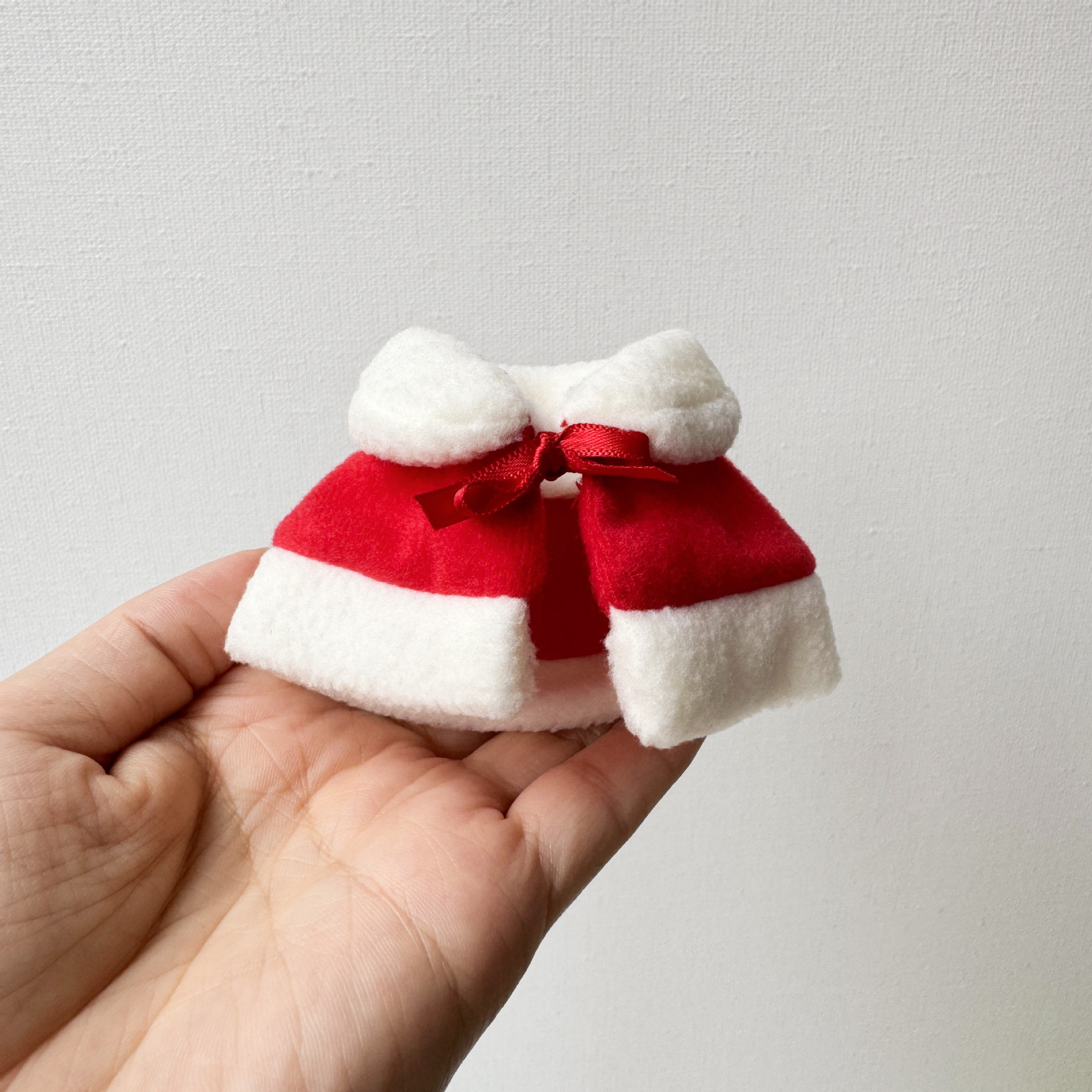 【10cm】ぬいぐるみ服 もこもこファー付き冬の赤色ケープ