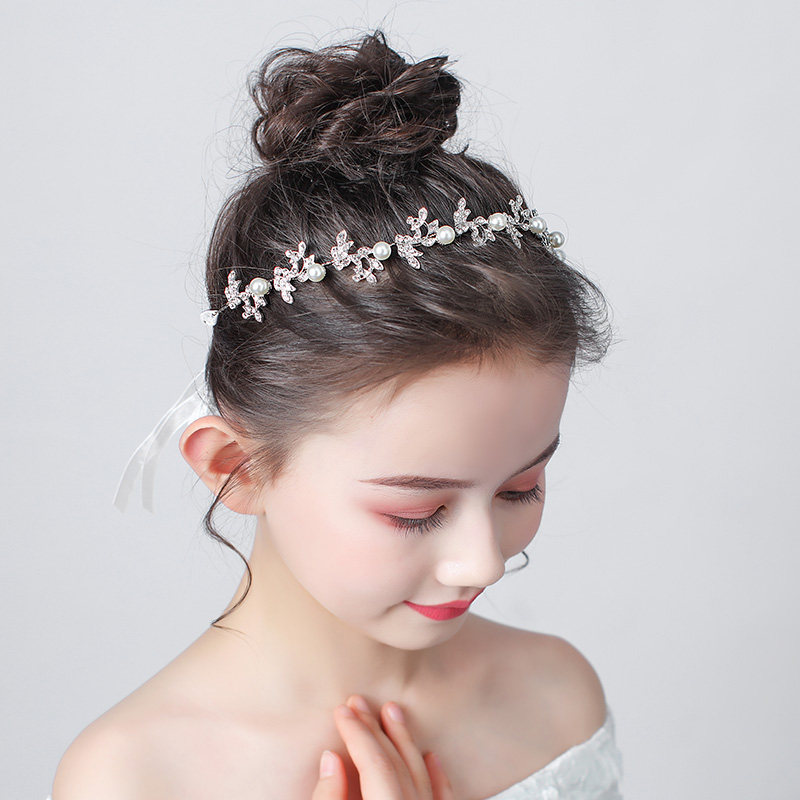 ピアノ発表会ドレス 花モチーフとパール装飾の華やかヘアバンド