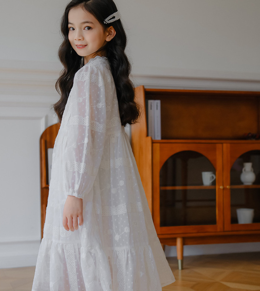 https://fulmo-img-server.com/petitdress/126b13e9eb5a0553594f8500c0c6866d.jpg