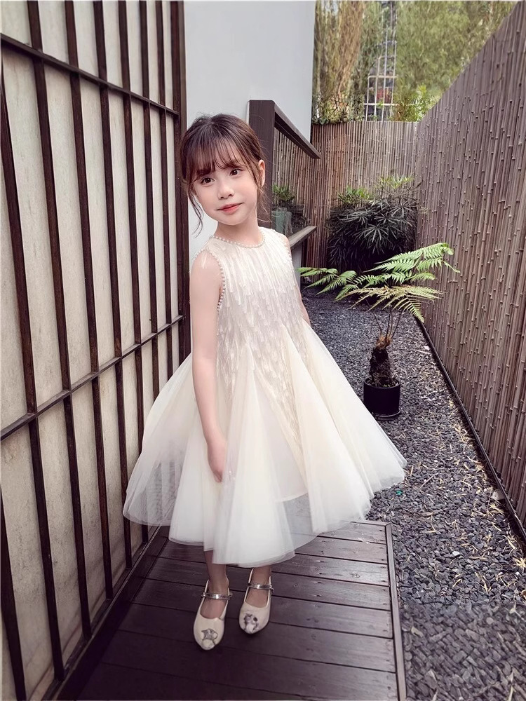 https://fulmo-img-server.com/petitdress/1e8d4115-78e1-4e73-91f7-0a89ff43158f.jpg