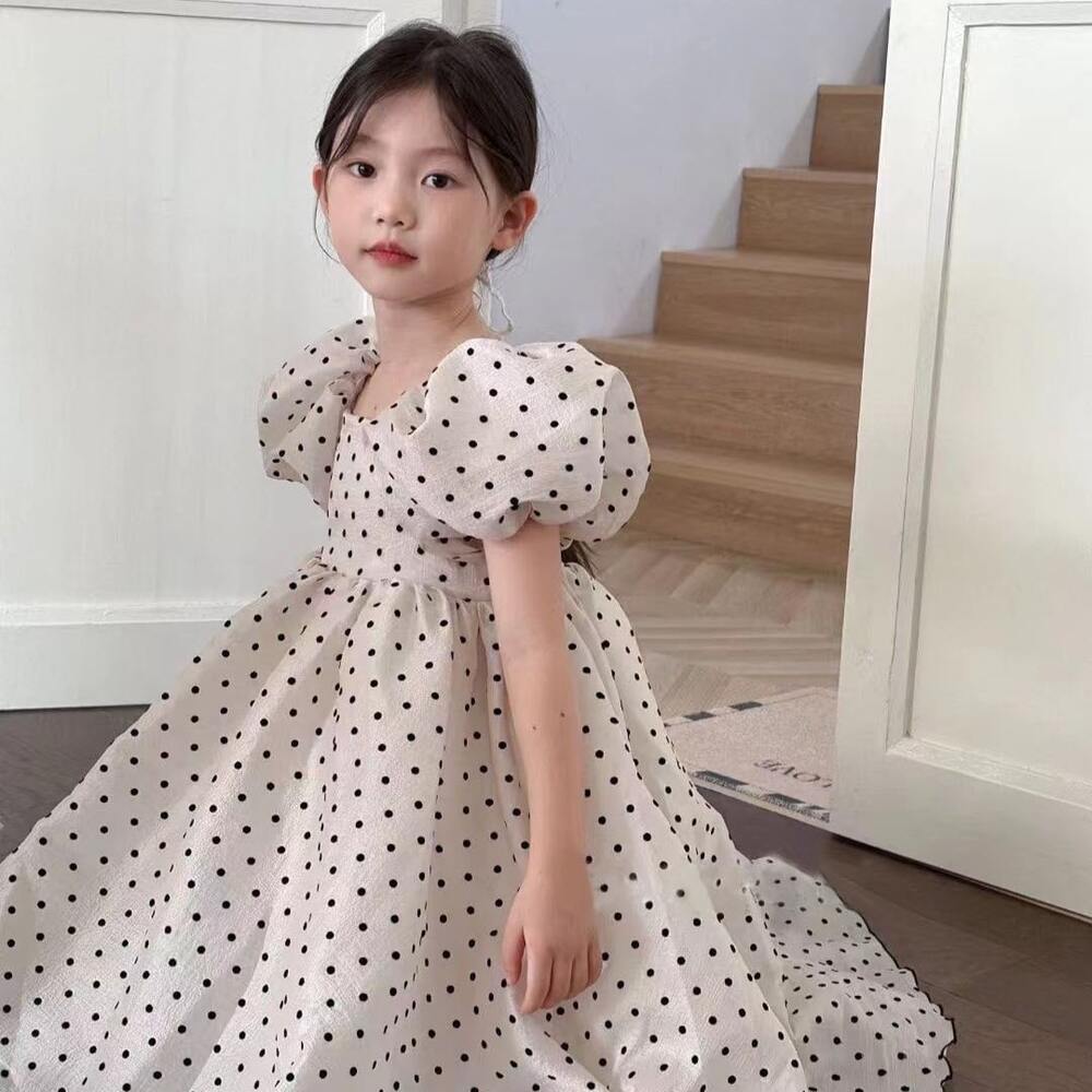 https://fulmo-img-server.com/petitdress/24508bd3fa3d6b859b6de8e7c5bb541c.jpg