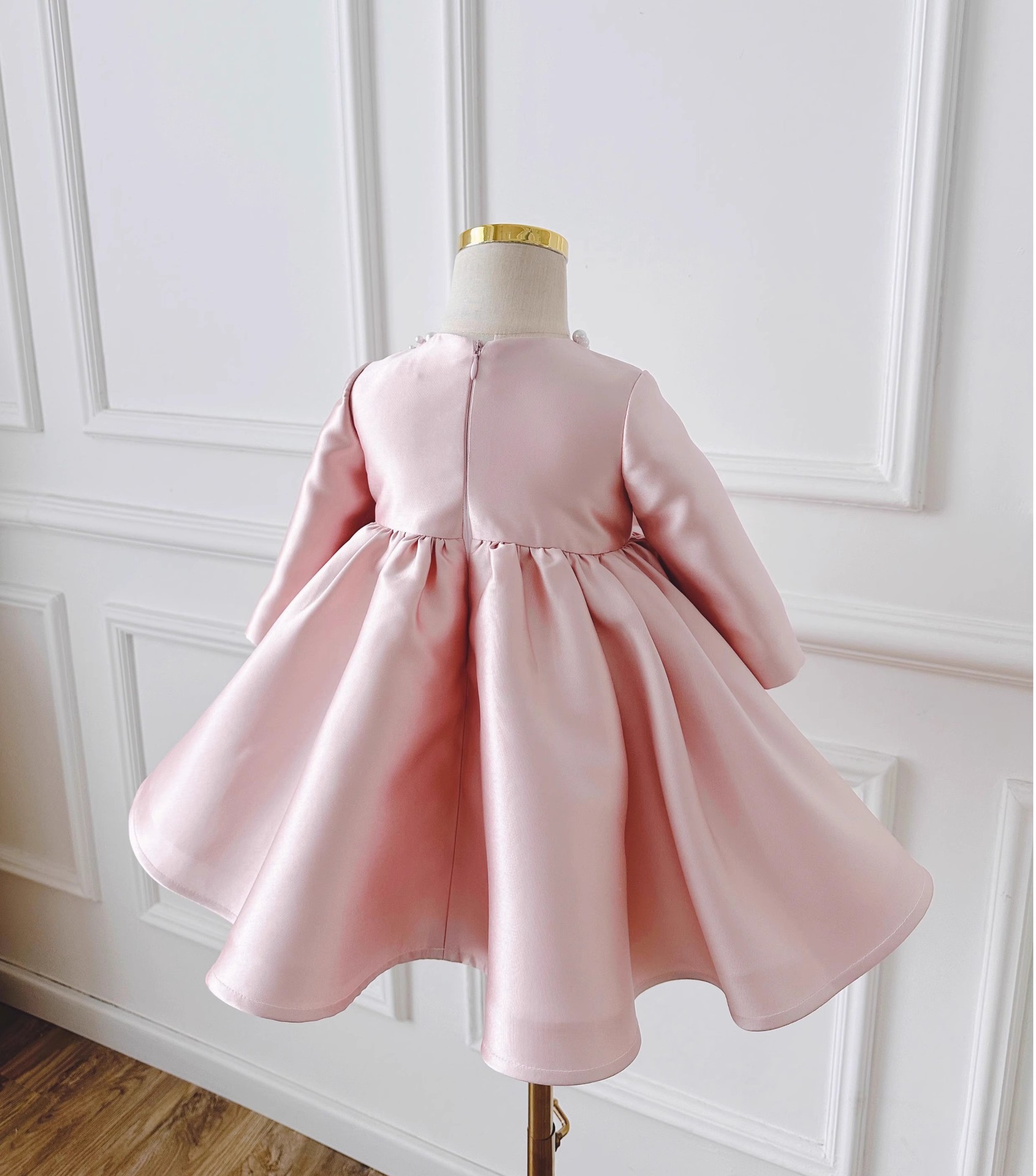https://fulmo-img-server.com/petitdress/2a303b4f-32a7-4787-9821-5db822a3d1a7.jpg