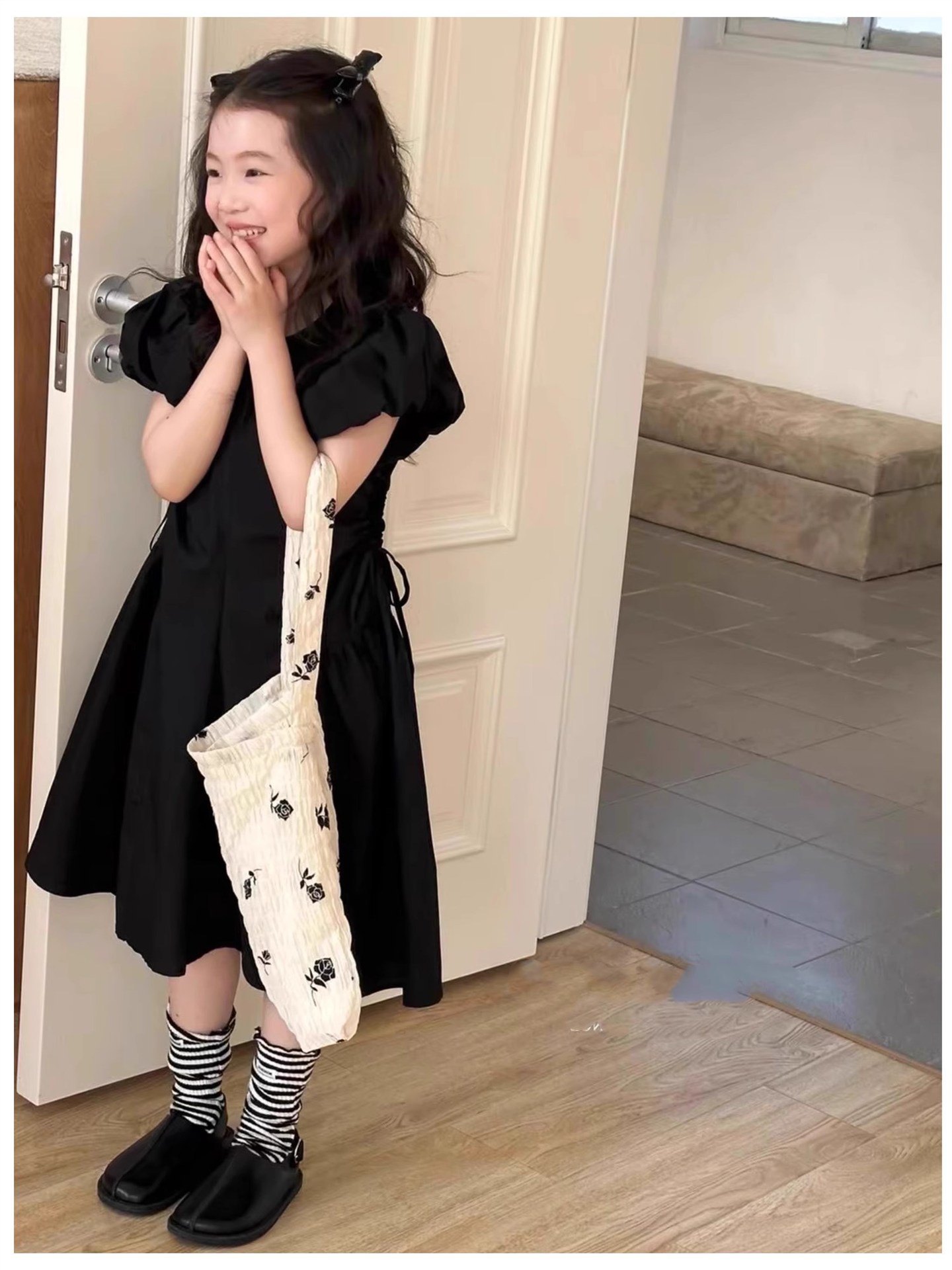 https://fulmo-img-server.com/petitdress/3ae12b37-3091-4323-a86a-27d4ecff8df9.jpg