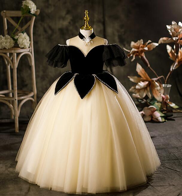 女の子用ピアノ発表会ドレス 黒×白 花びら装飾 セレモニー