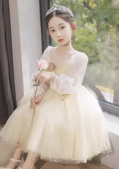 https://fulmo-img-server.com/petitdress/50fd87d2cce6f5677cc5e65551db2872.jpg