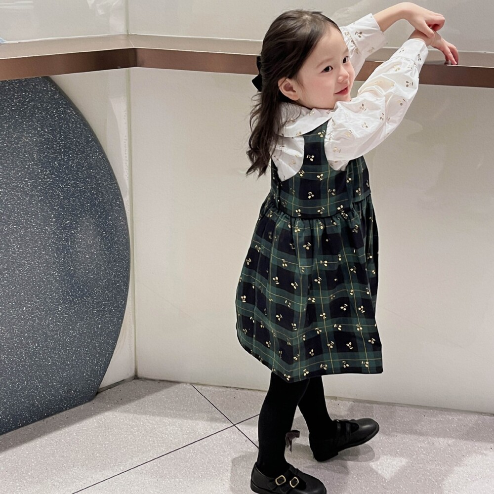 https://fulmo-img-server.com/petitdress/52b23080d49468fe73b28a3665cf7490.jpg