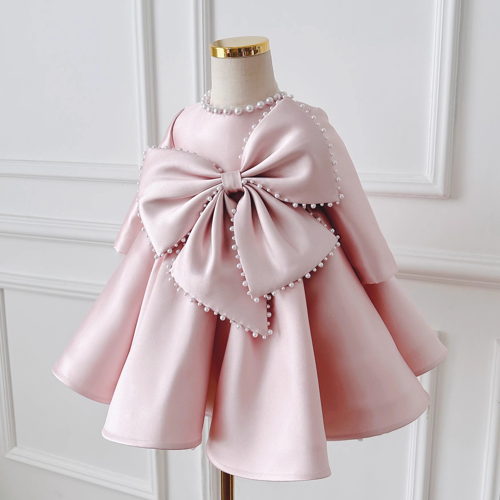 https://fulmo-img-server.com/petitdress/54776221-fd32-4199-8a89-d48b64c97a56.jpg