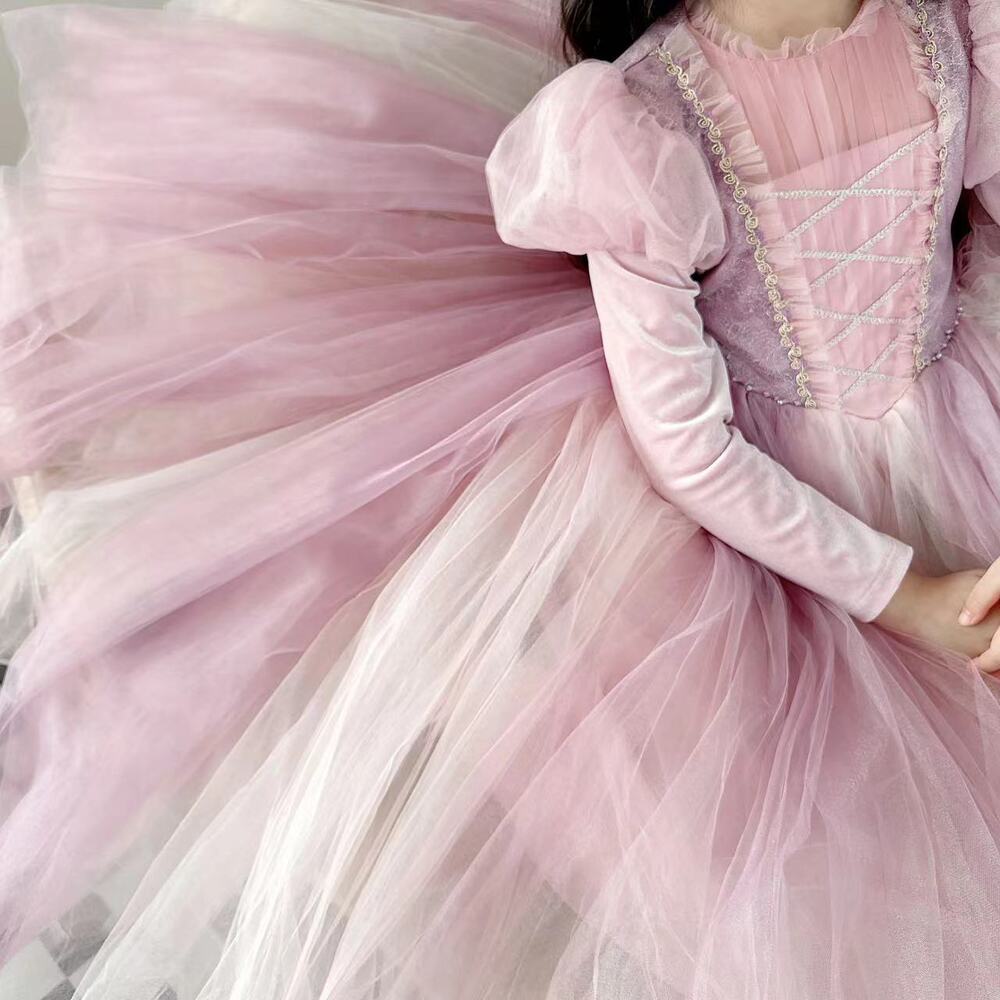 https://fulmo-img-server.com/petitdress/5e55d7f69f1d83468d0f239840d217cc.jpg