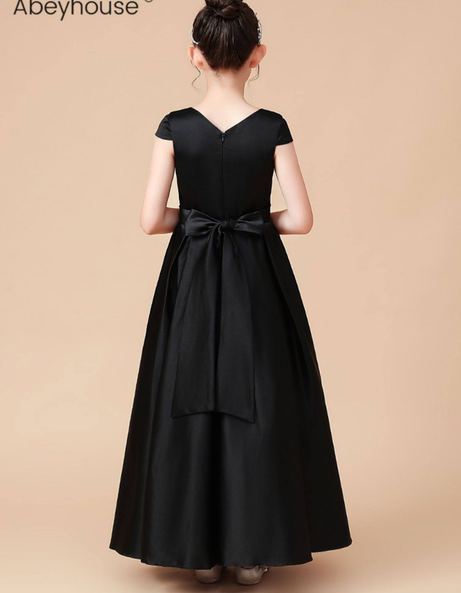 https://fulmo-img-server.com/petitdress/717066b5-6d4d-4b9d-960b-d2a01fe2256a.jpg
