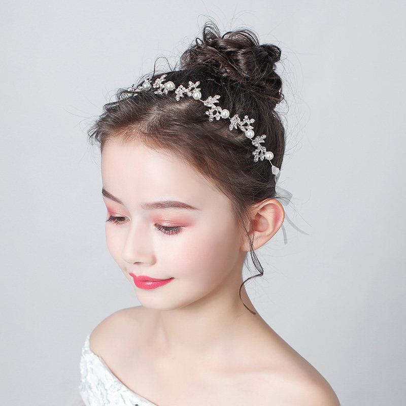 ピアノ発表会ドレス 花モチーフとパール装飾の華やかヘアバンド