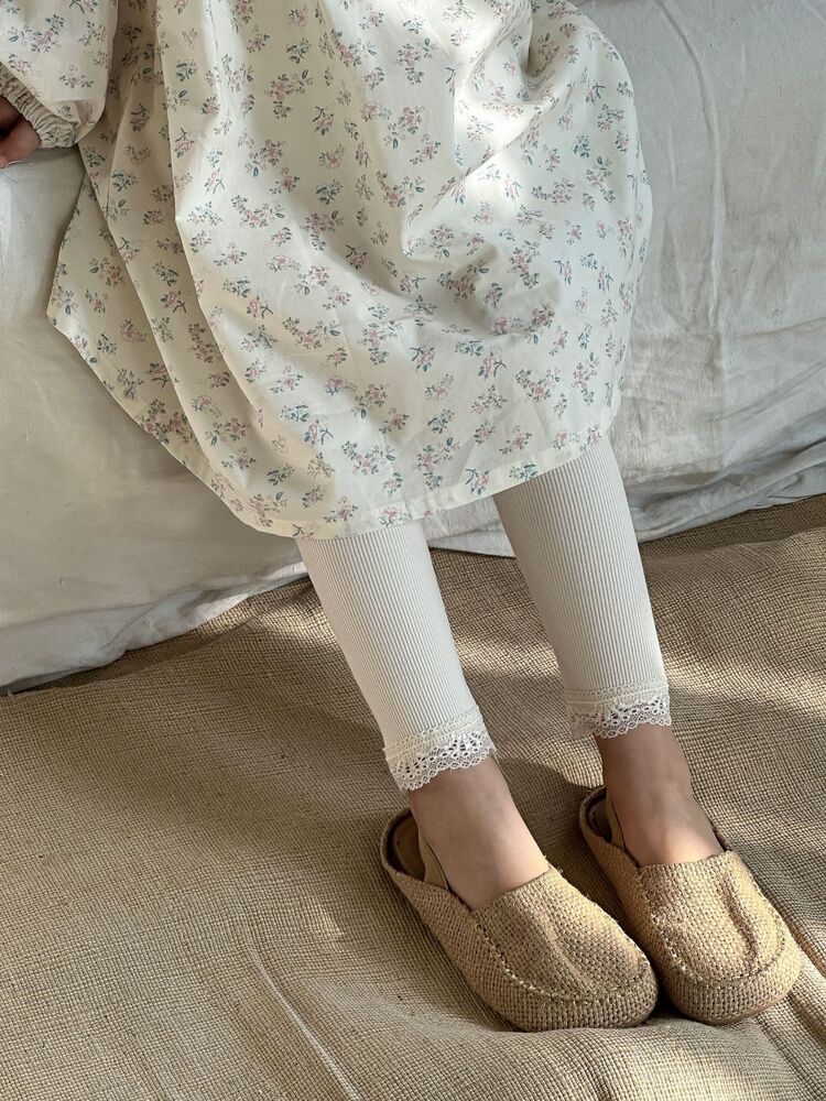 子ども服 子どもアクセサリー 裾にレースが付いたフィットするレギンス